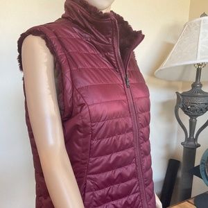 Puff vest with reversible to faux fur, maroon, size L.